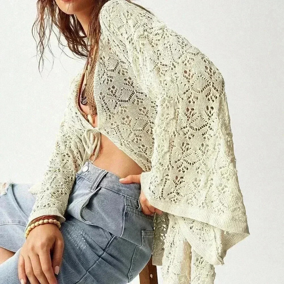 Beige Casual Women's Hollow Out Knitted Cardigan With Flared Sleeves - Picture 4 of 8